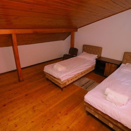 Wooden_Room_Hostel Yerevan Bagian luar foto