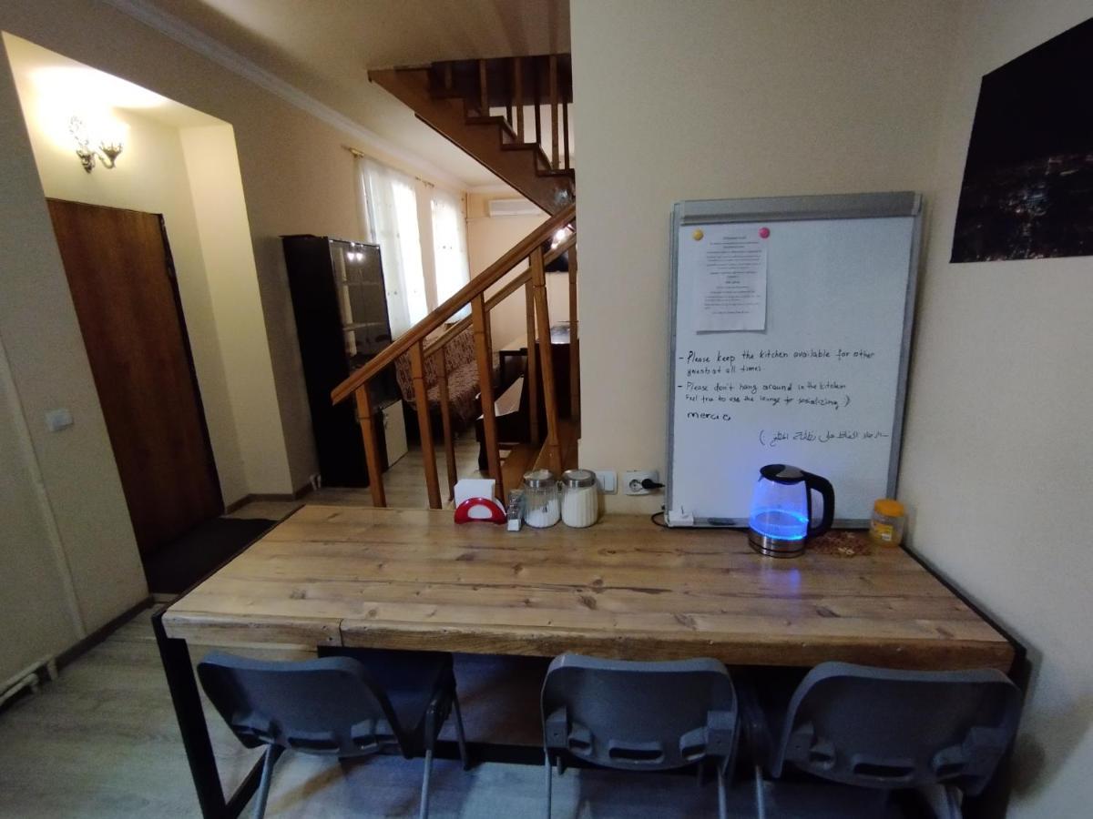Wooden_Room_Hostel Yerevan Bagian luar foto
