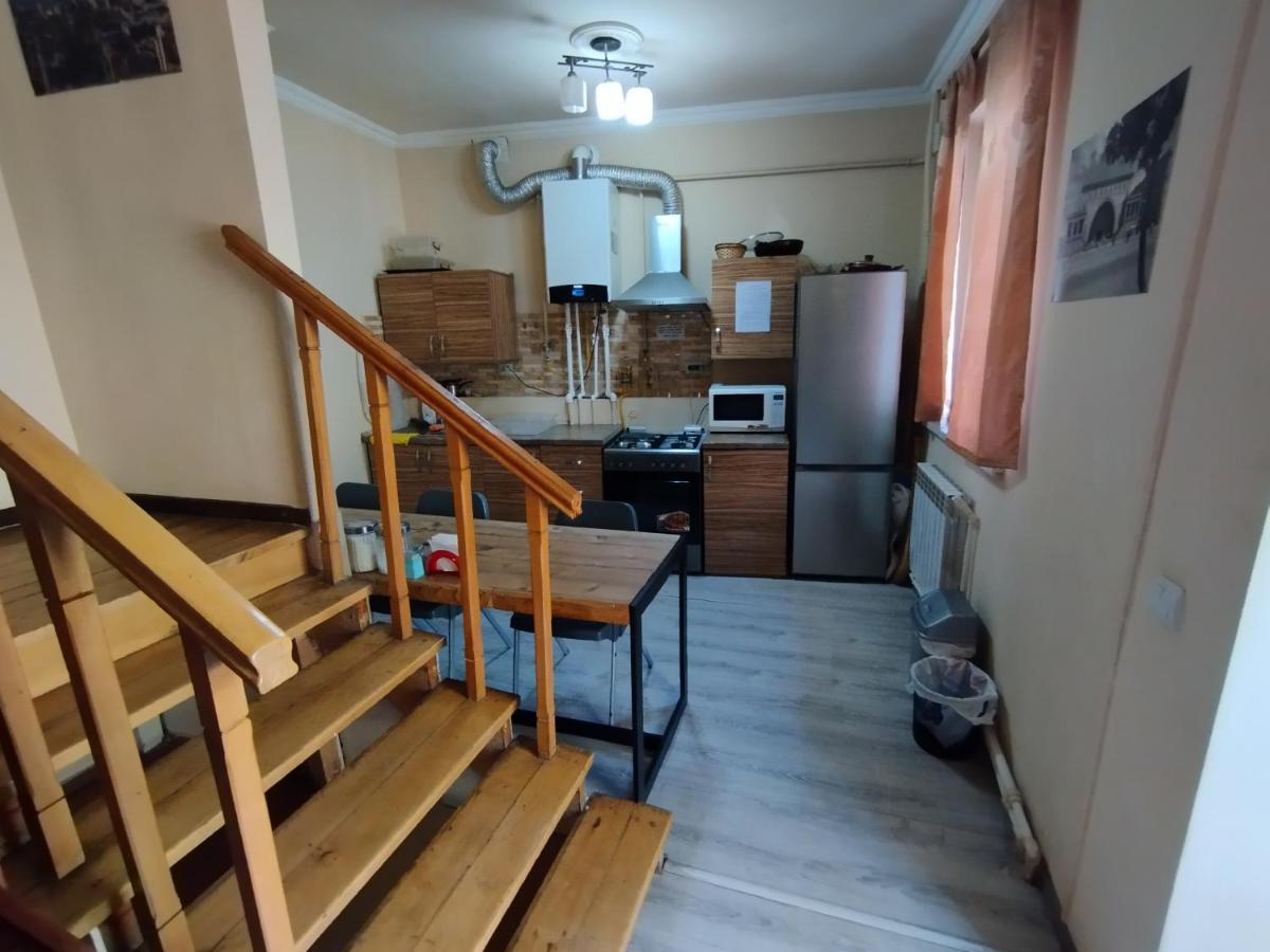 Wooden_Room_Hostel Yerevan Bagian luar foto