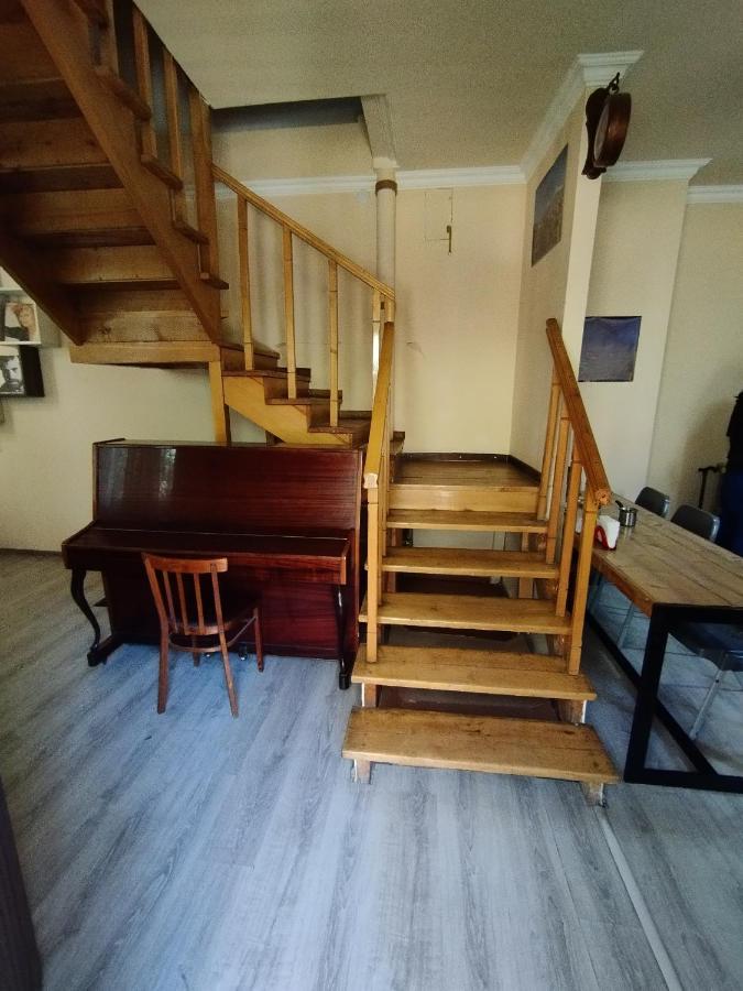 Wooden_Room_Hostel Yerevan Bagian luar foto