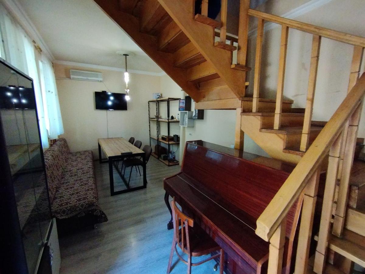 Wooden_Room_Hostel Yerevan Bagian luar foto